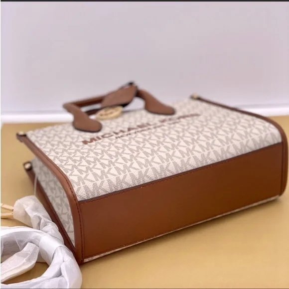 New Michael Kors Mirella Small Crossbody Tote
Bag Vanilla - Picture 5 of 9